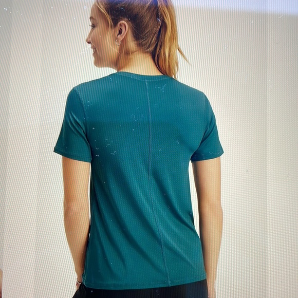 Fabletics Phoenix Lite S/S Top Bundle Of 2  NWT $120 - Picture 2 of 6